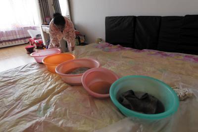 永寿楼上漏水，住户失联，小区没物管，业主维权难！律师来支招……
